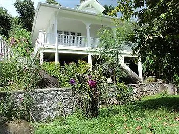Hotel Petit Baie Chalet Pointe La Rue