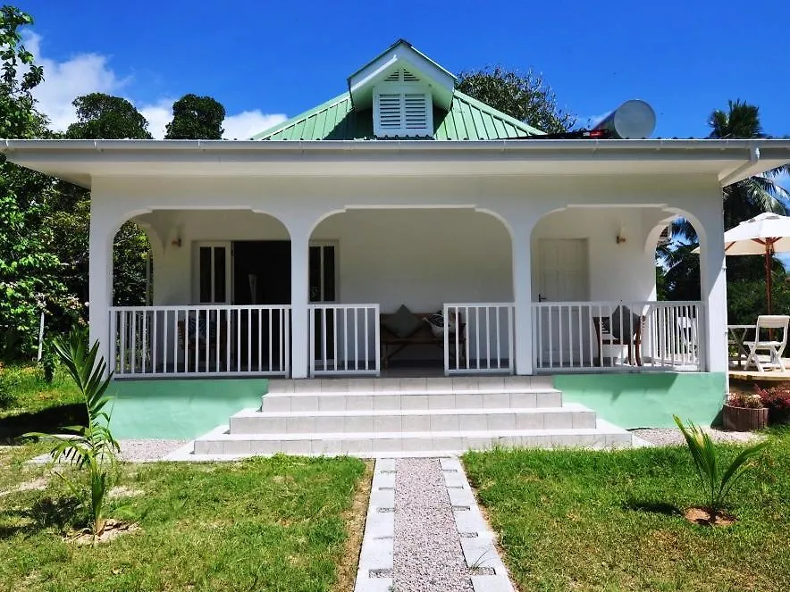 Hotel Petit Baie Chalet Pointe La Rue