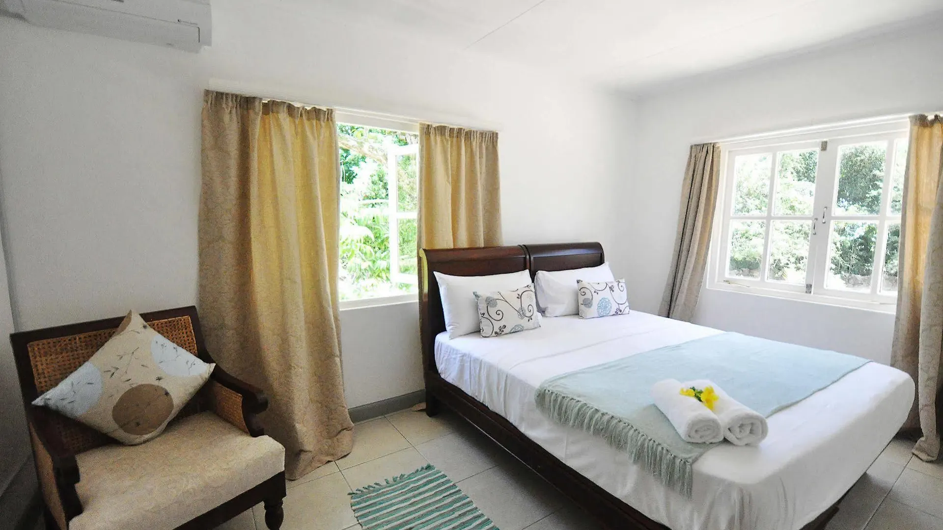 Hotel Petit Baie Chalet Pointe La Rue