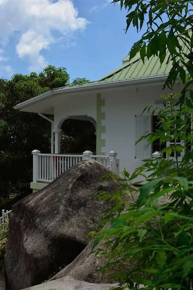 Petit Baie Chalet Pointe La Rue