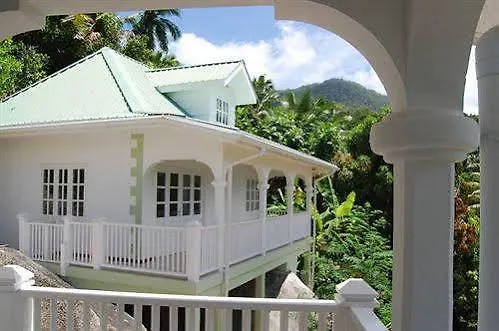 Petit Baie Chalet Pointe La Rue