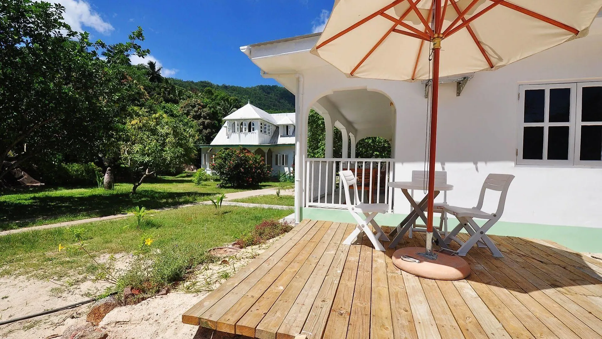 Petit Baie Chalet Pointe La Rue 3*,  Seychellerna
